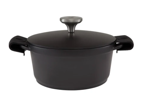 MW CAST LITE N/S CASSEROLE BLACK 20CM/2.4L GB