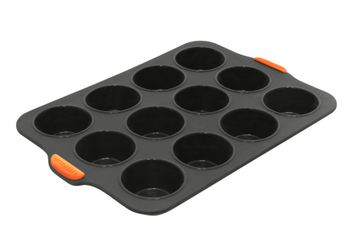 Flexible silicone muffin pan for baking cupcakes