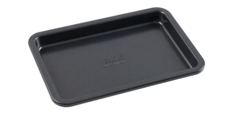 Compact non-stick baking tray for everyday kitchen use