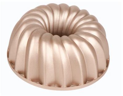 Non-stick fluted cast aluminium baking pan for cakes