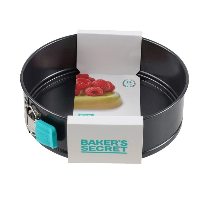 Round baking pan ideal for cheesecakes and layered cakes