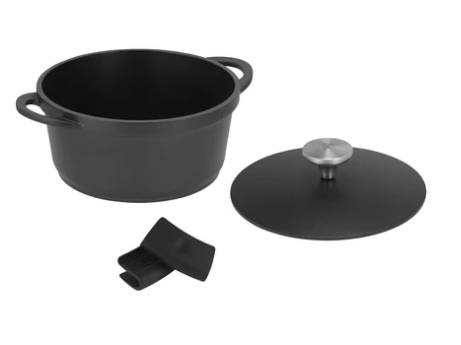 Cast Lite non-stick casserole 2.4 litre black by Maxwell & Williams