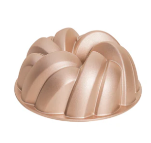 Fluted aluminium baking mould for even heat distribution