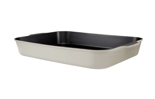 Lightweight cast aluminium Maxwell & Williams roasting pan with non-stick coating