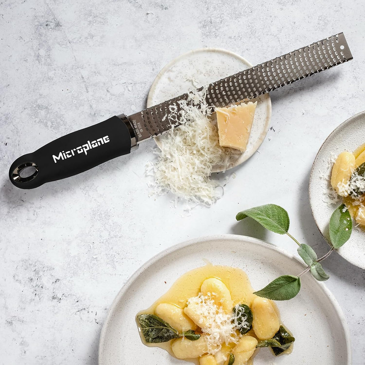 Fine blade kitchen zester for citrus and cheese