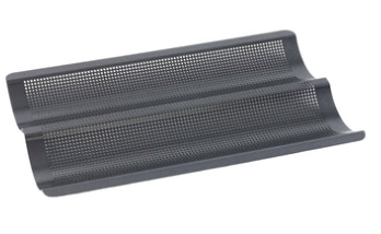 Crisping tray for baking fresh baguettes evenly