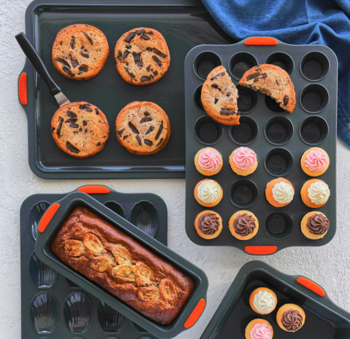 Non-Stick Silicone Bread Tray for Easy Baking