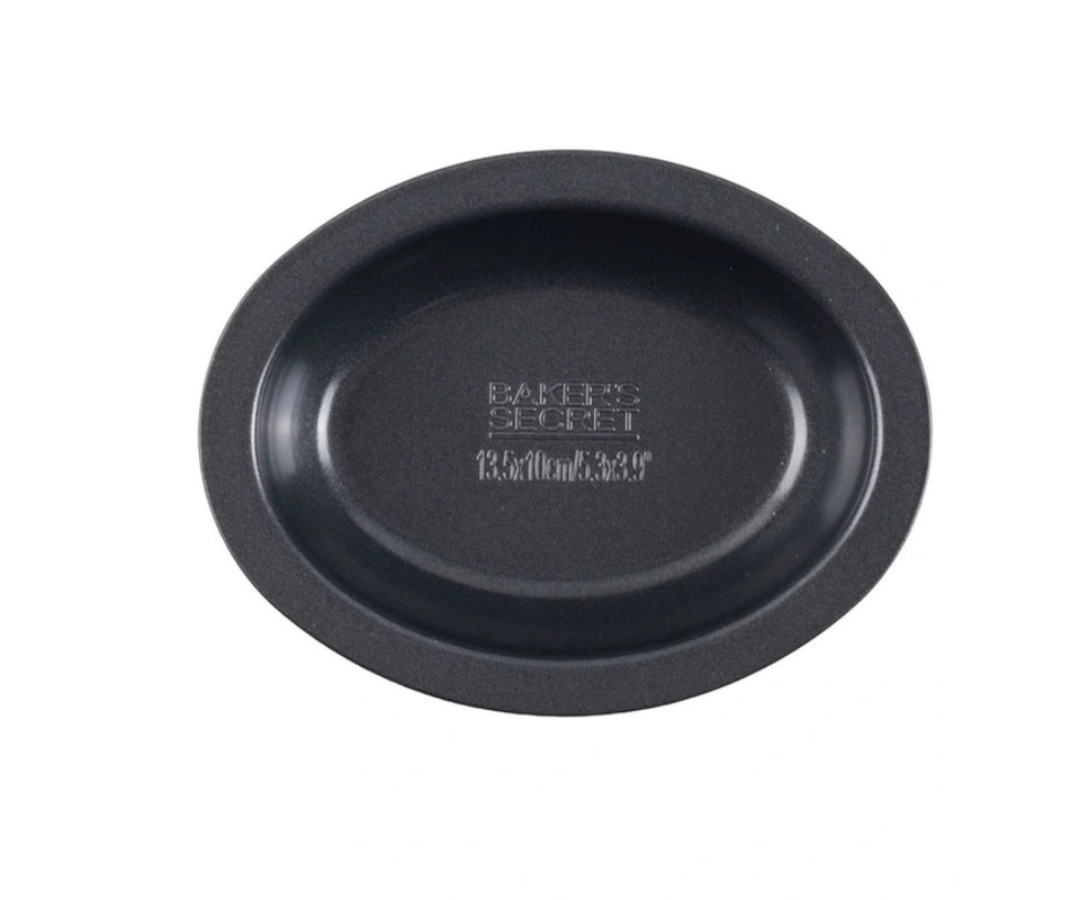 Compact oval baking dish ideal for pies and tarts