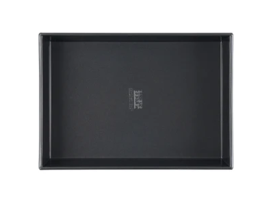 Non-stick rectangular cake tin for cakes brownies and desserts