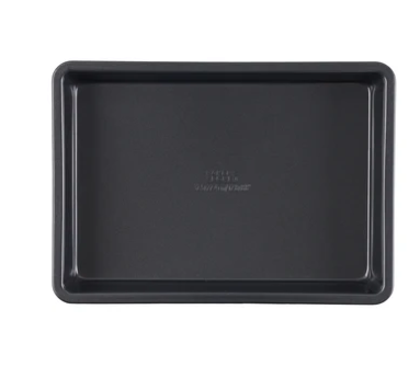Premium medium roasting pan with easy-release non-stick surface