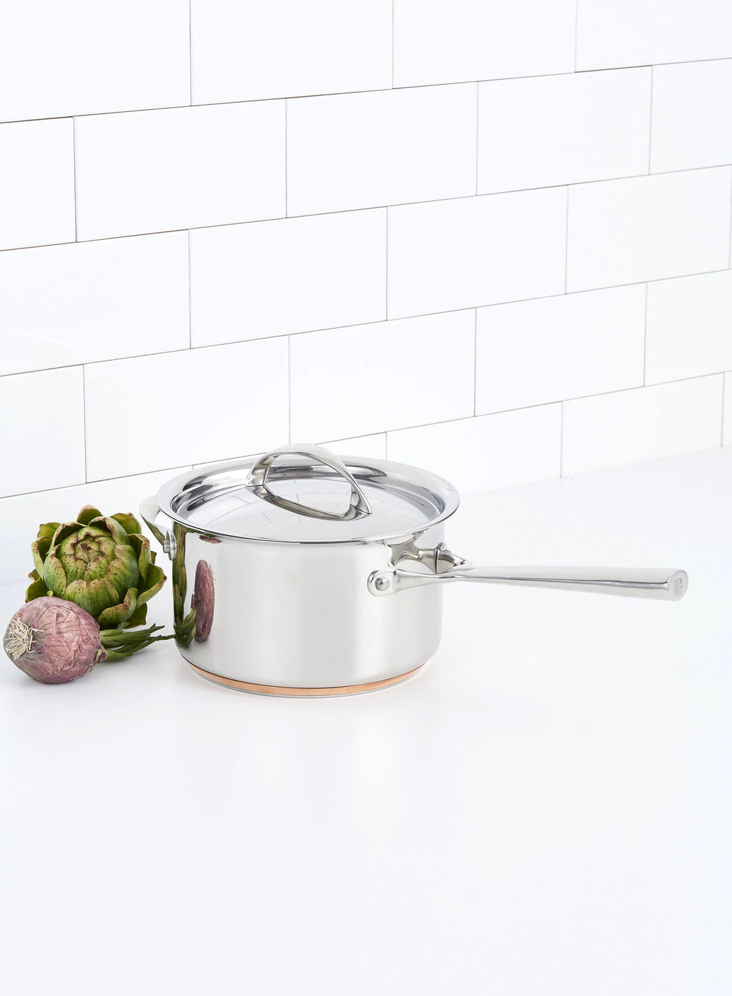 Ergonomic handle design of Essteele Per Vita saucepan for safe grip
