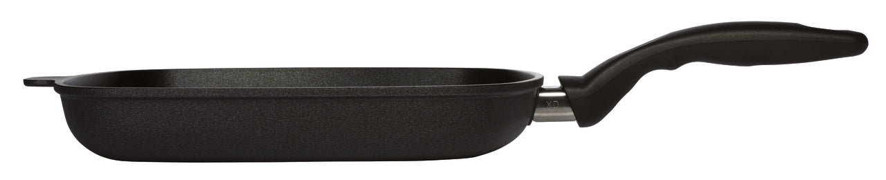 Non-stick Swiss Diamond XD grill frypan 28cm with ergonomic handle and even heat distribution