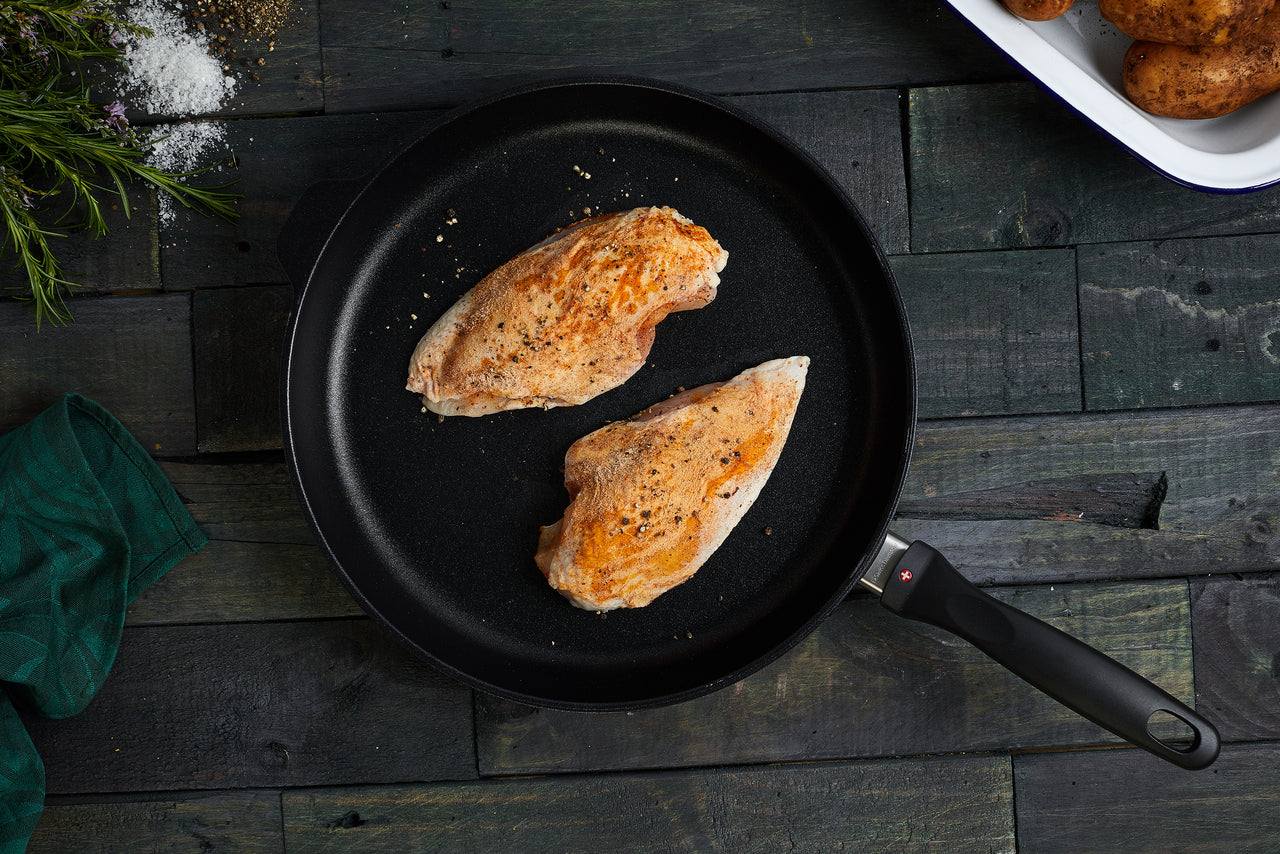 Swiss Diamond XD Fry Pan 32cm ergonomic handle design for comfortable cooking