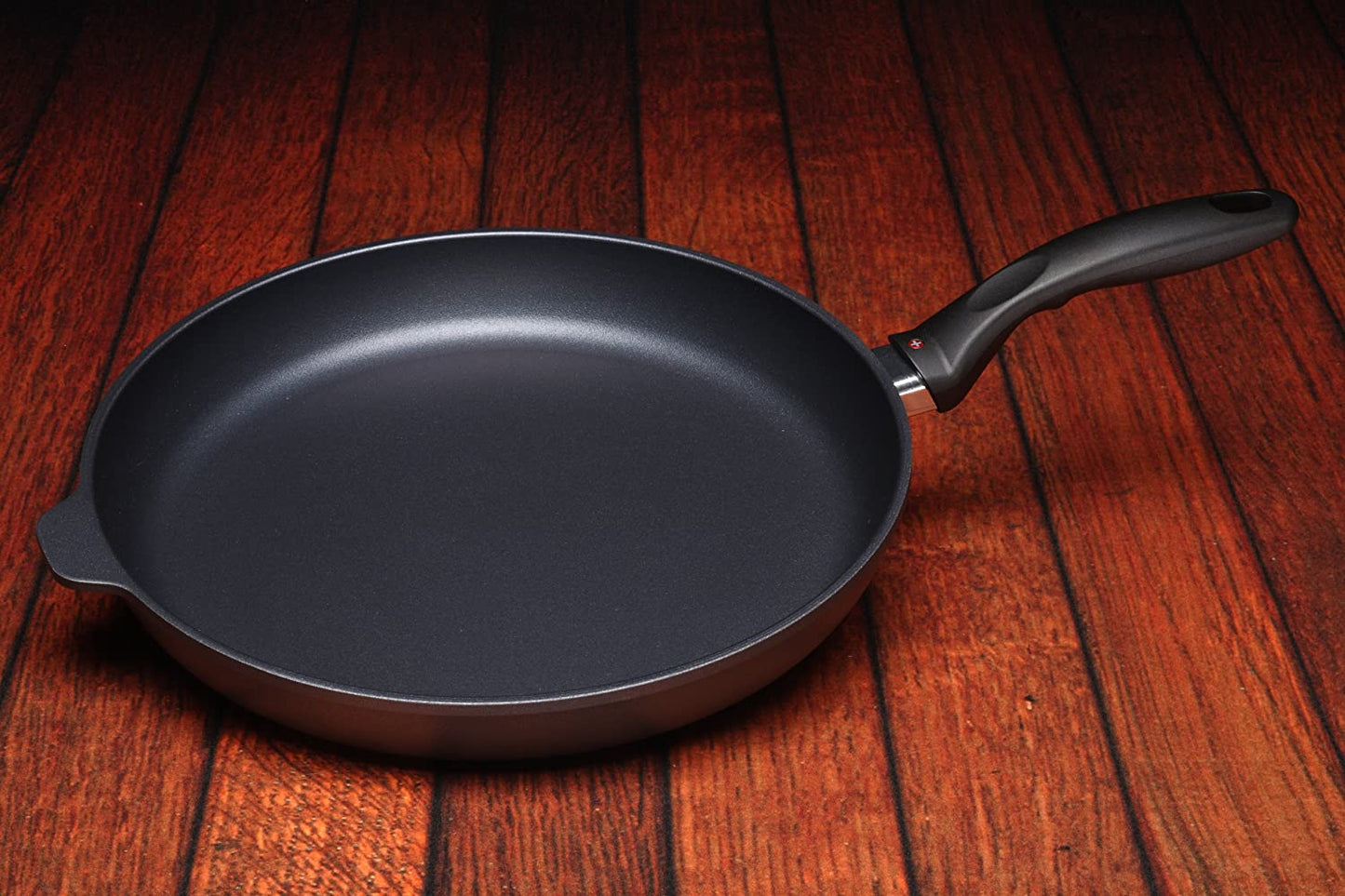 Swiss Diamond XD 32cm frypan with diamond reinforced non-stick coating