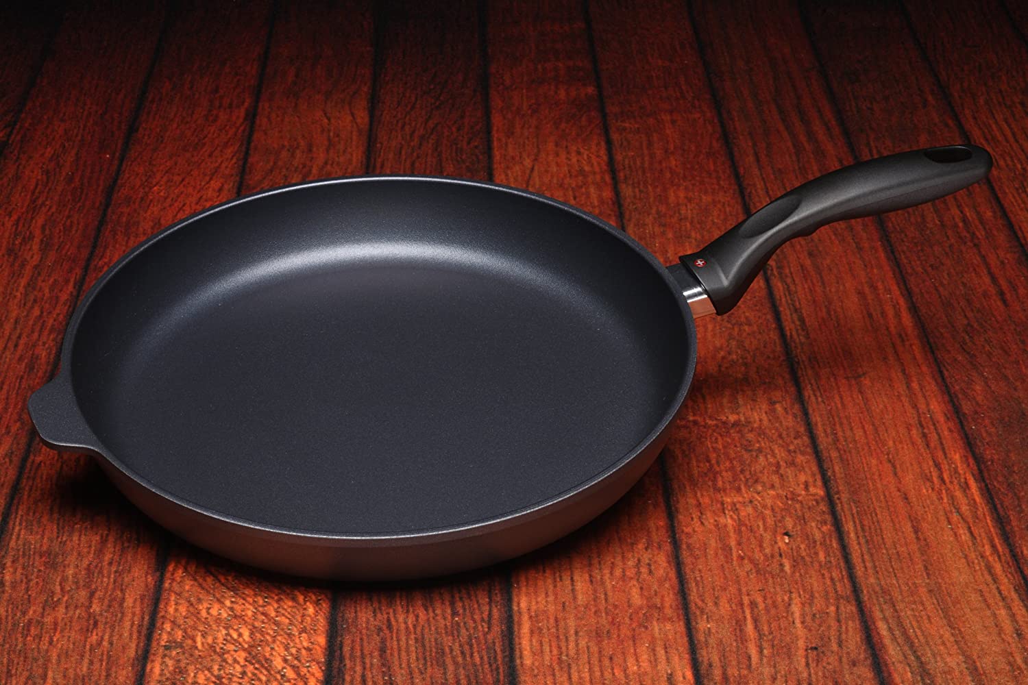 Swiss Diamond XD 32cm frypan with diamond reinforced non-stick coating