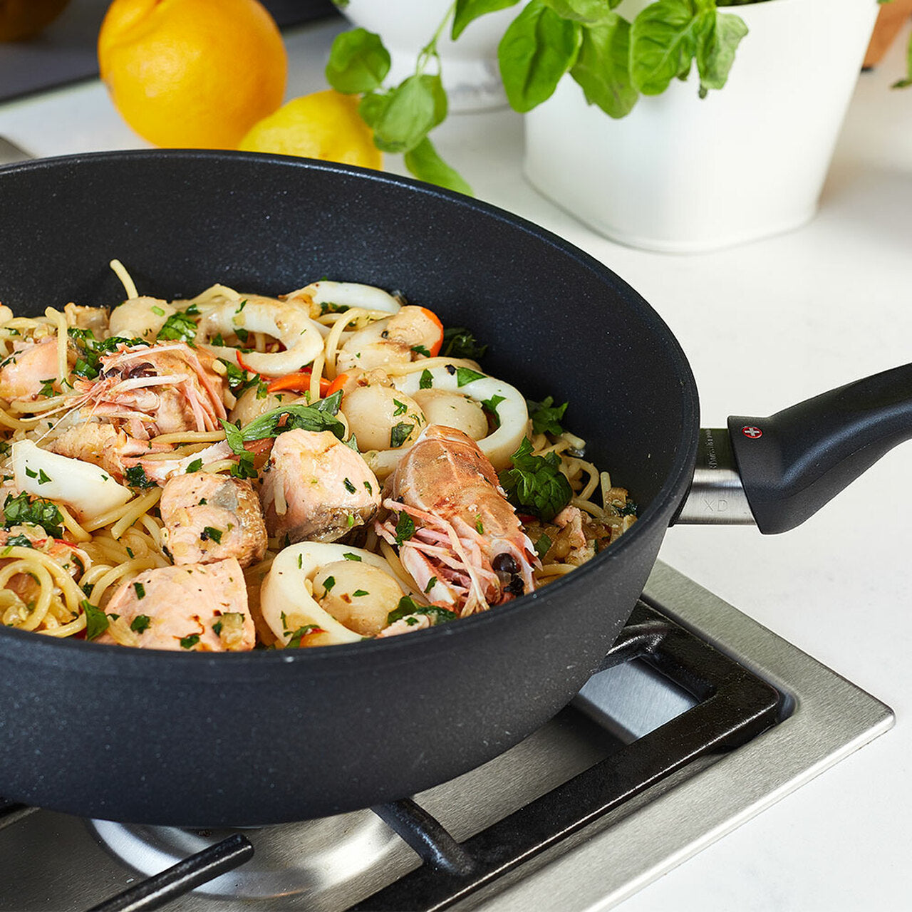 Swiss Diamond XD 28cm saute pan 4.2L premium induction compatible pan